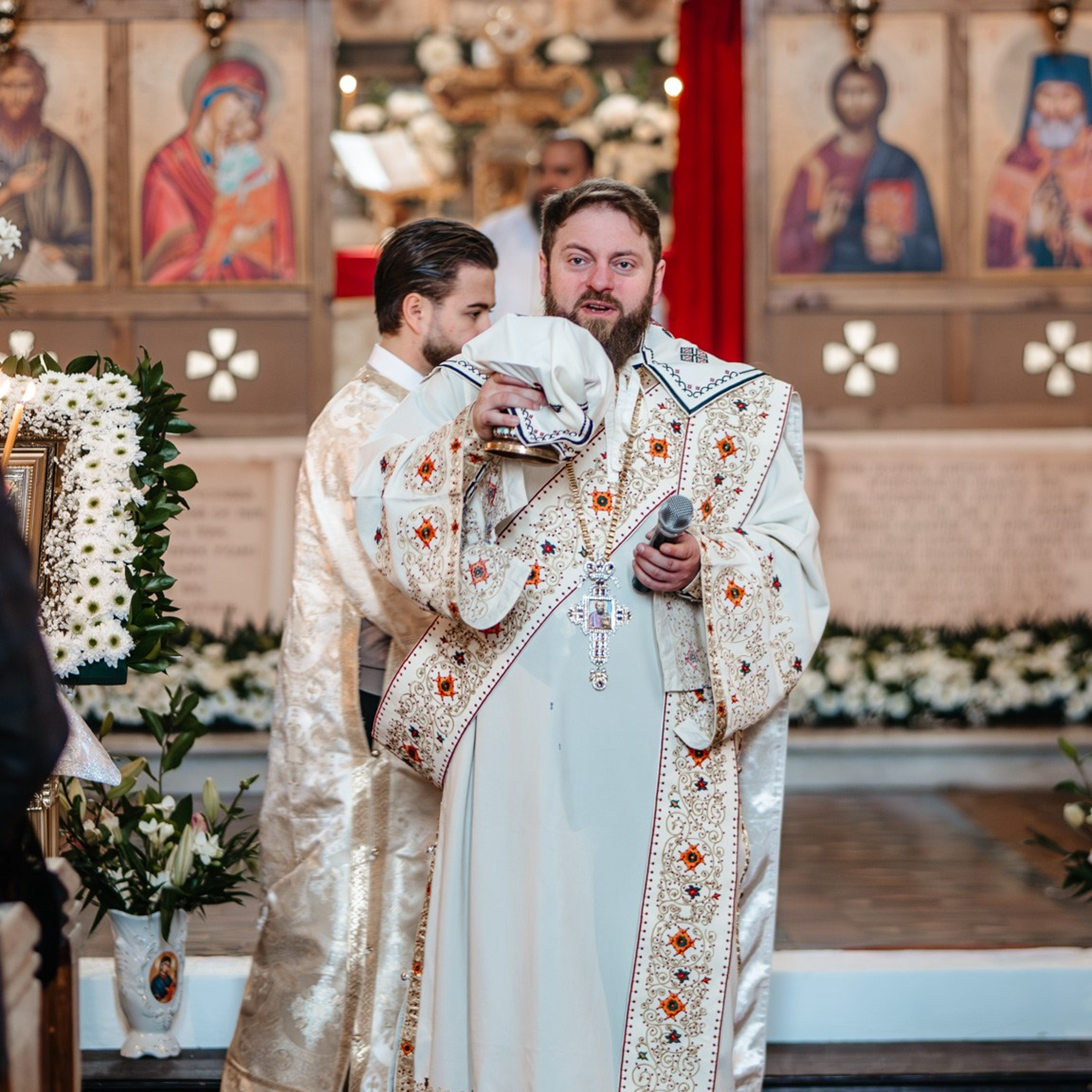 Sambata lui Lazar si Hramul la Biserica Romaneasca din Southampton — Slujba arhiereasca oficiata de PS Parinte Atanasie. TANTAN IONUT FOTO & FILM