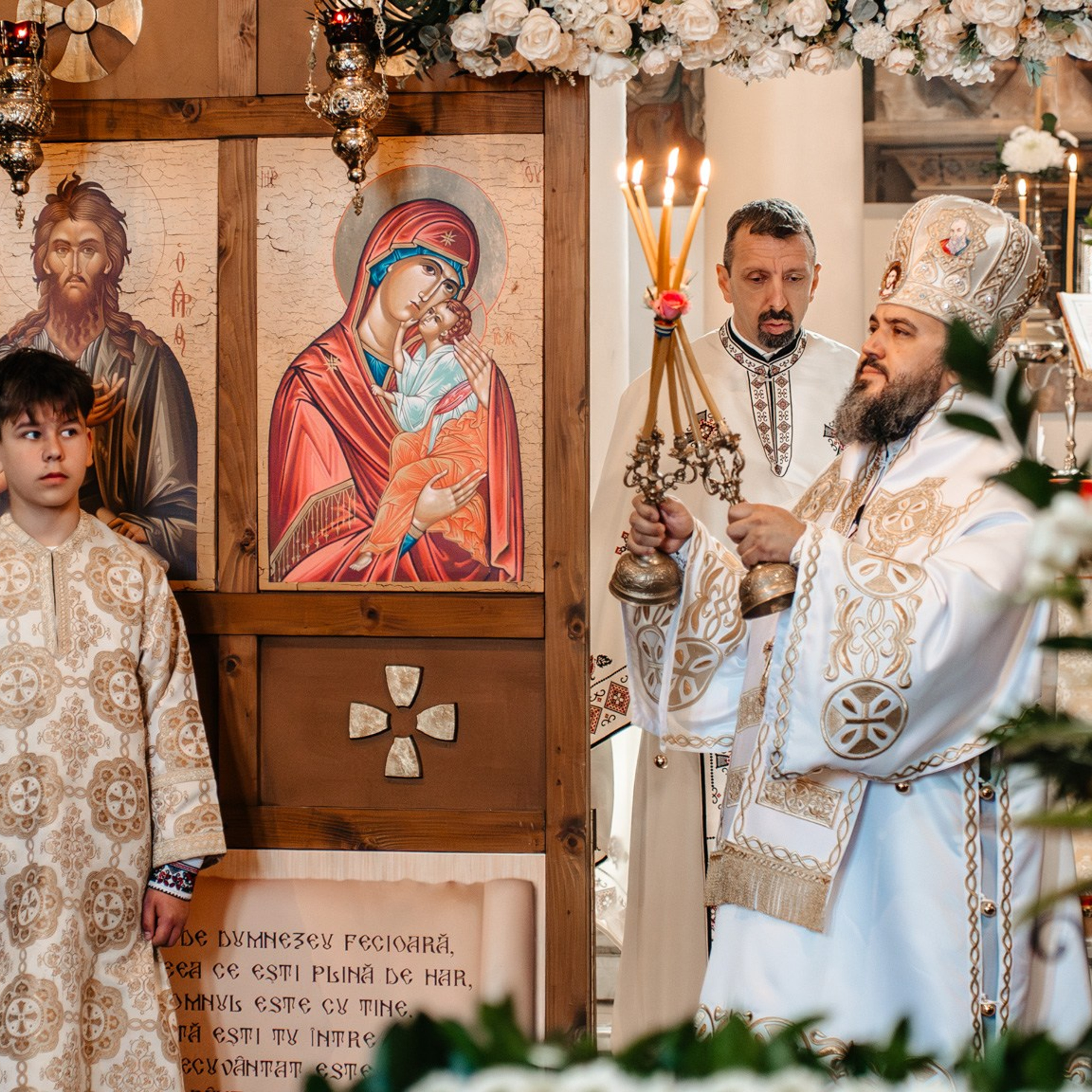 Sambata lui Lazar si Hramul la Biserica Romaneasca din Southampton — Slujba arhiereasca oficiata de PS Parinte Atanasie. TANTAN IONUT FOTO & FILM