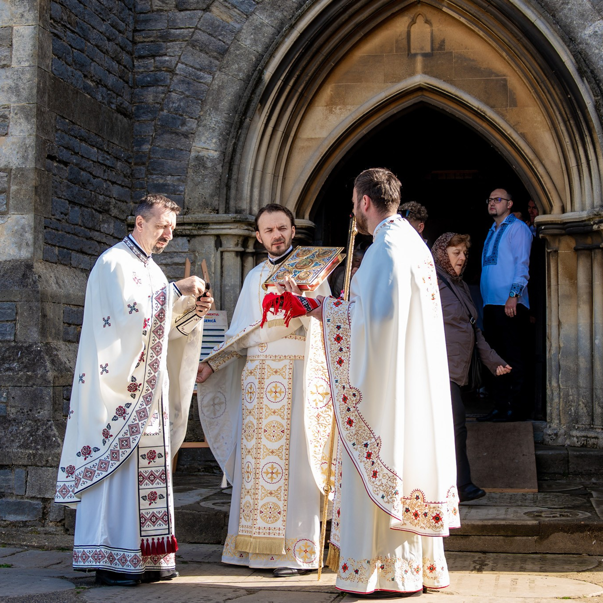 Sambata lui Lazar si Hramul la Biserica Romaneasca din Southampton — Slujba arhiereasca oficiata de PS Parinte Atanasie. TANTAN IONUT FOTO & FILM