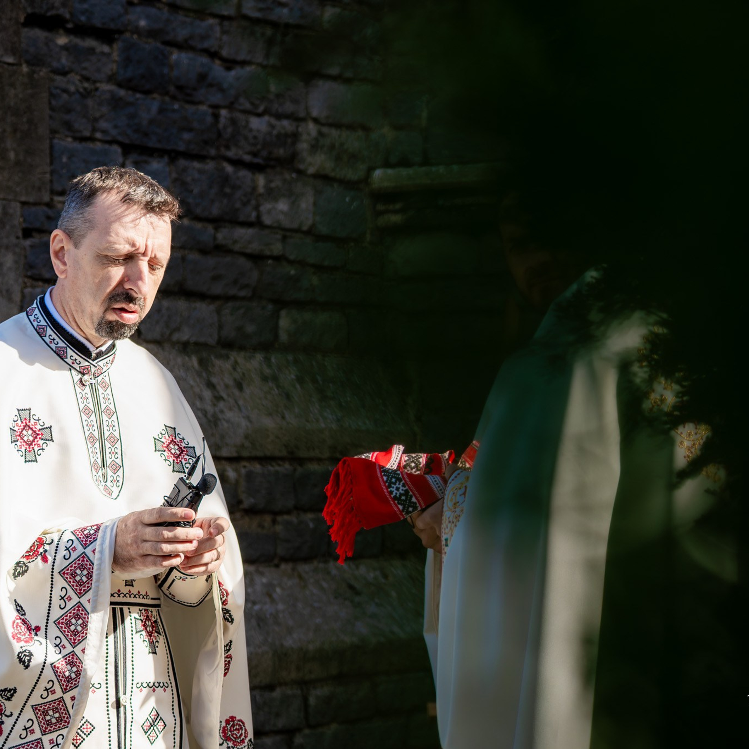 Sambata lui Lazar si Hramul la Biserica Romaneasca din Southampton — Slujba arhiereasca oficiata de PS Parinte Atanasie. TANTAN IONUT FOTO & FILM