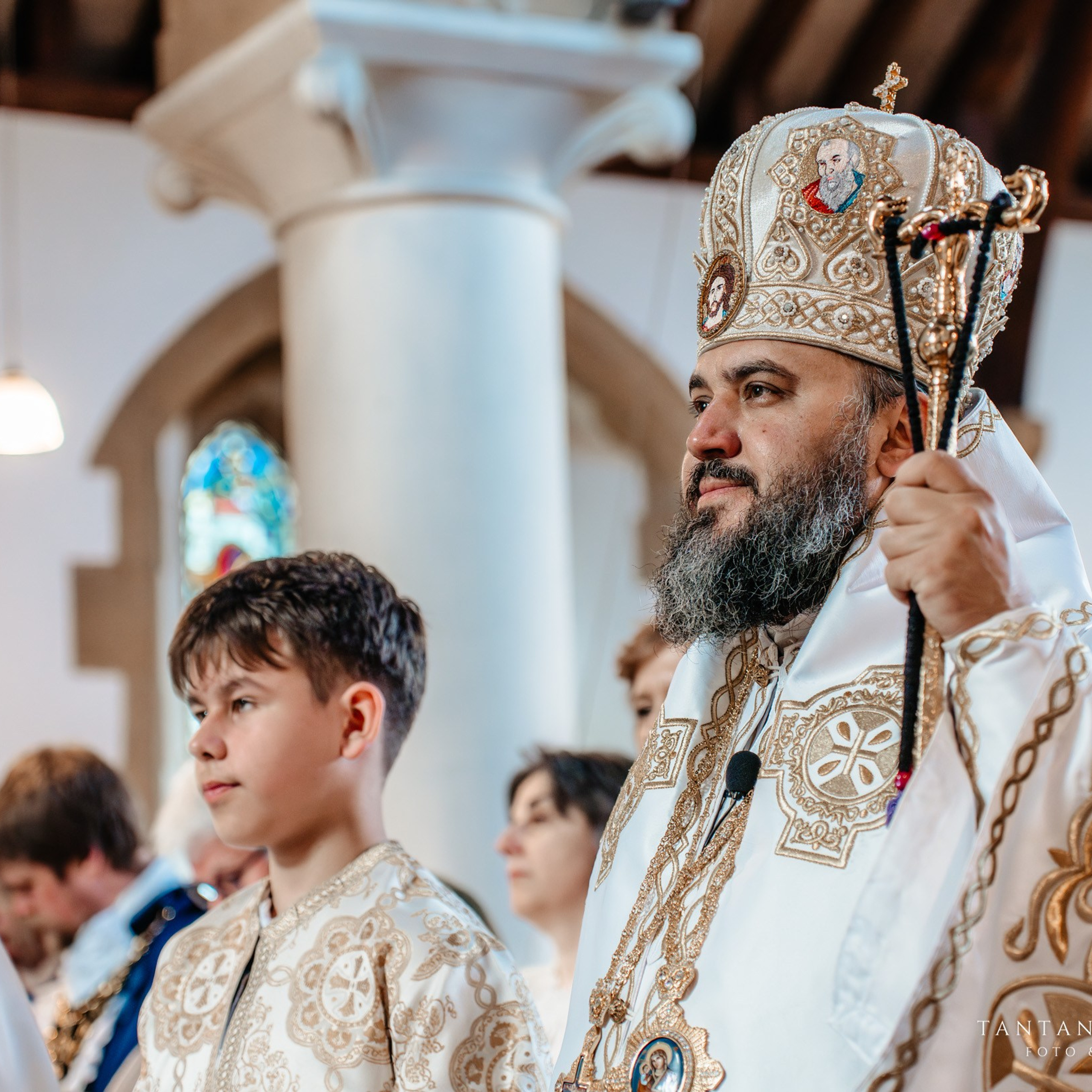Sambata lui Lazar si Hramul la Biserica Romaneasca din Southampton — Slujba arhiereasca oficiata de PS Parinte Atanasie. TANTAN IONUT FOTO & FILM