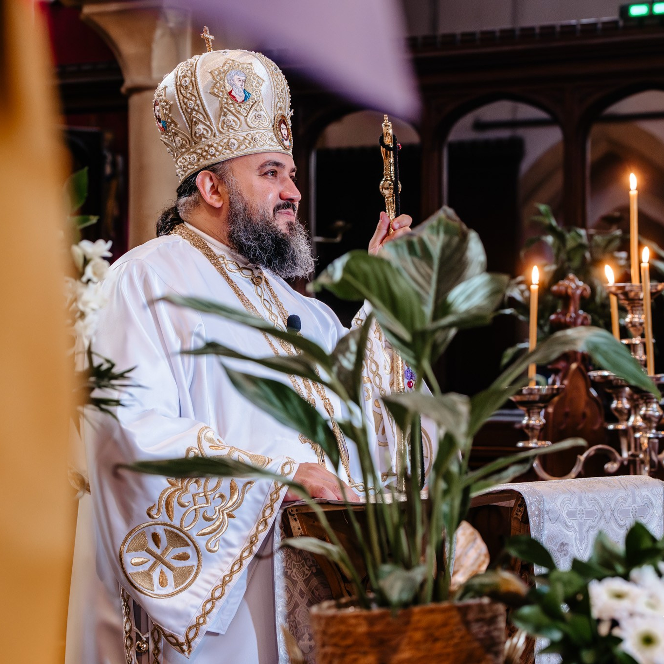 Sambata lui Lazar si Hramul la Biserica Romaneasca din Southampton — Slujba arhiereasca oficiata de PS Parinte Atanasie. TANTAN IONUT FOTO & FILM