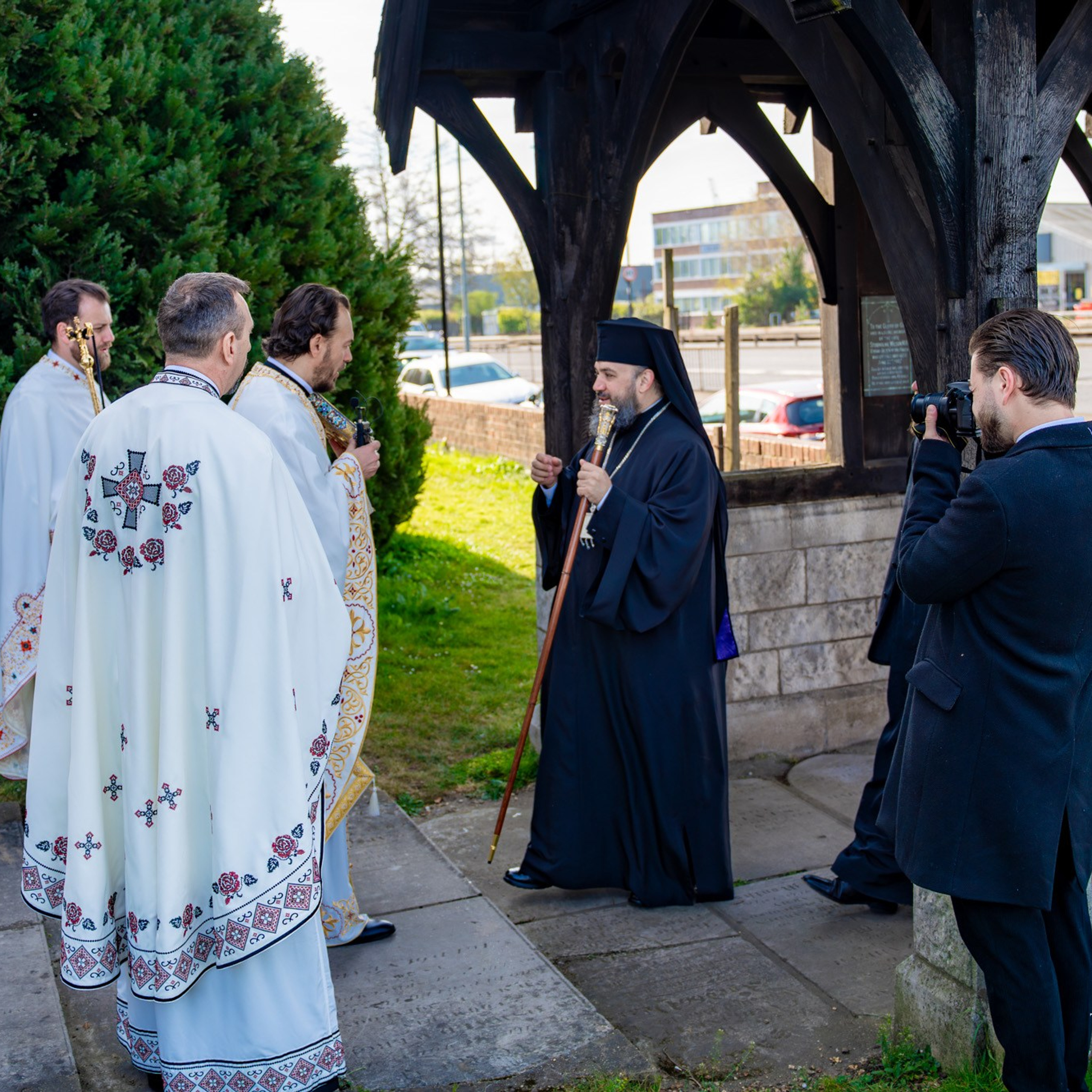 Sambata lui Lazar si Hramul la Biserica Romaneasca din Southampton — Slujba arhiereasca oficiata de PS Parinte Atanasie. TANTAN IONUT FOTO & FILM