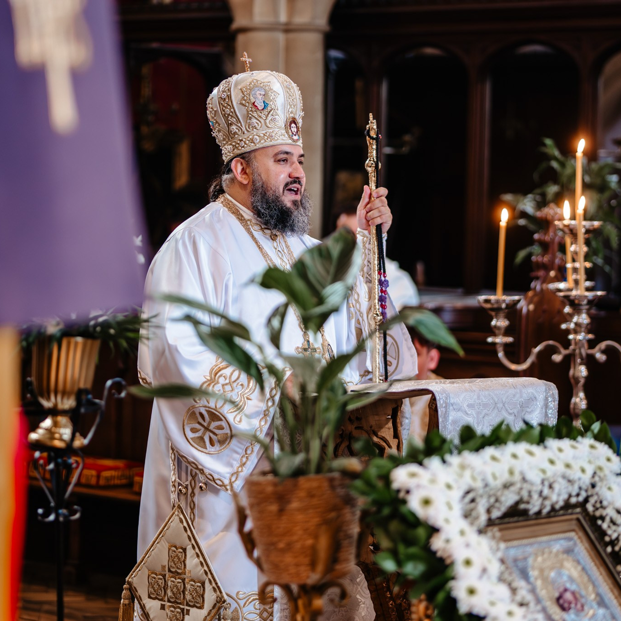 Sambata lui Lazar si Hramul la Biserica Romaneasca din Southampton — Slujba arhiereasca oficiata de PS Parinte Atanasie. TANTAN IONUT FOTO & FILM