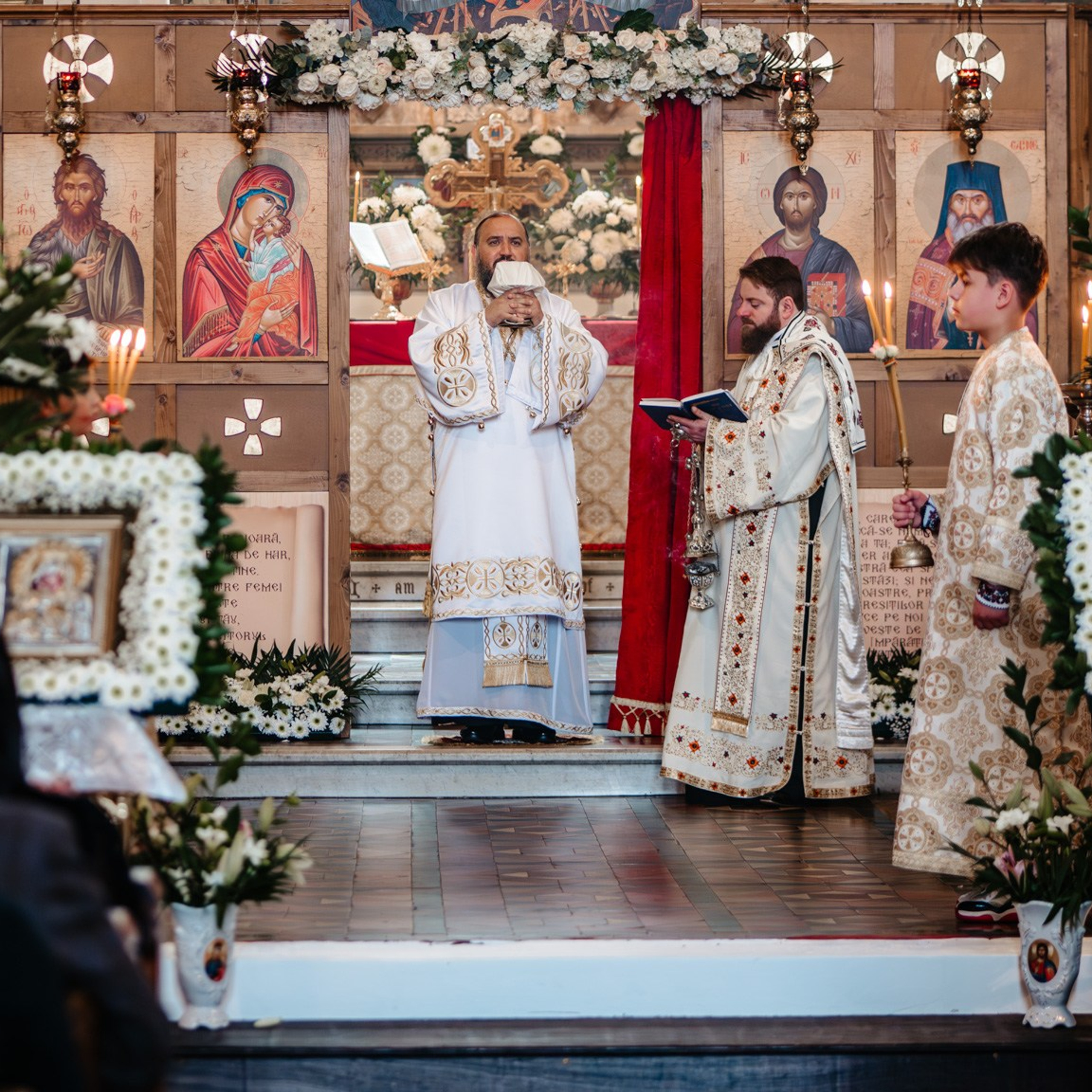 Sambata lui Lazar si Hramul la Biserica Romaneasca din Southampton — Slujba arhiereasca oficiata de PS Parinte Atanasie. TANTAN IONUT FOTO & FILM