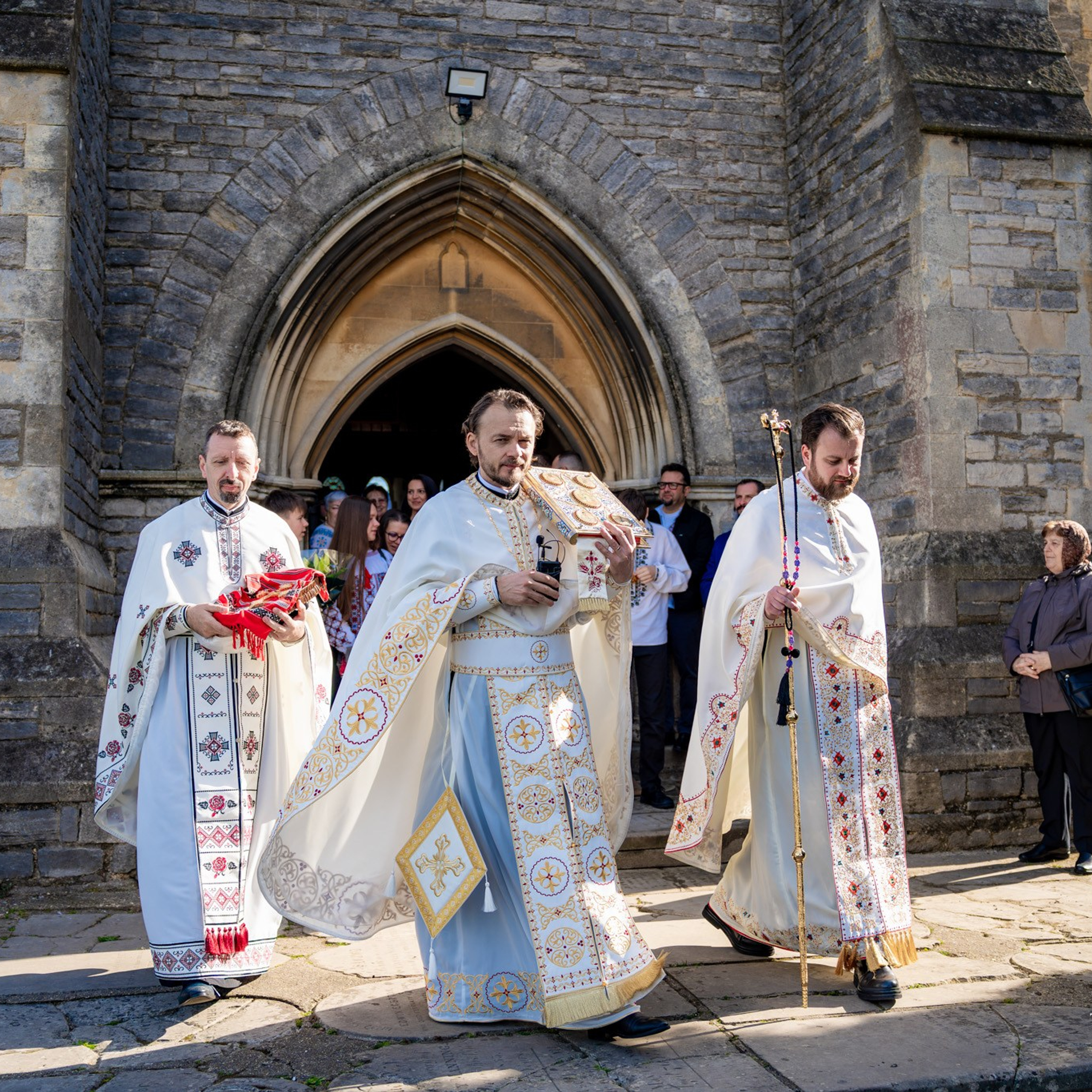 Sambata lui Lazar si Hramul la Biserica Romaneasca din Southampton — Slujba arhiereasca oficiata de PS Parinte Atanasie. TANTAN IONUT FOTO & FILM