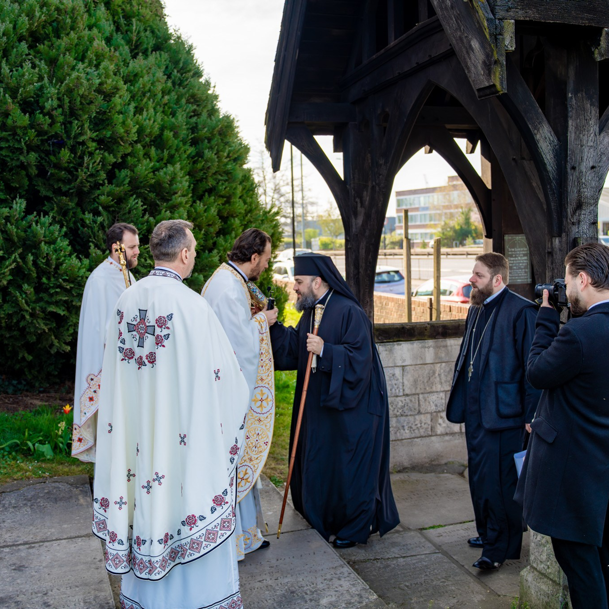 Sambata lui Lazar si Hramul la Biserica Romaneasca din Southampton — Slujba arhiereasca oficiata de PS Parinte Atanasie. TANTAN IONUT FOTO & FILM