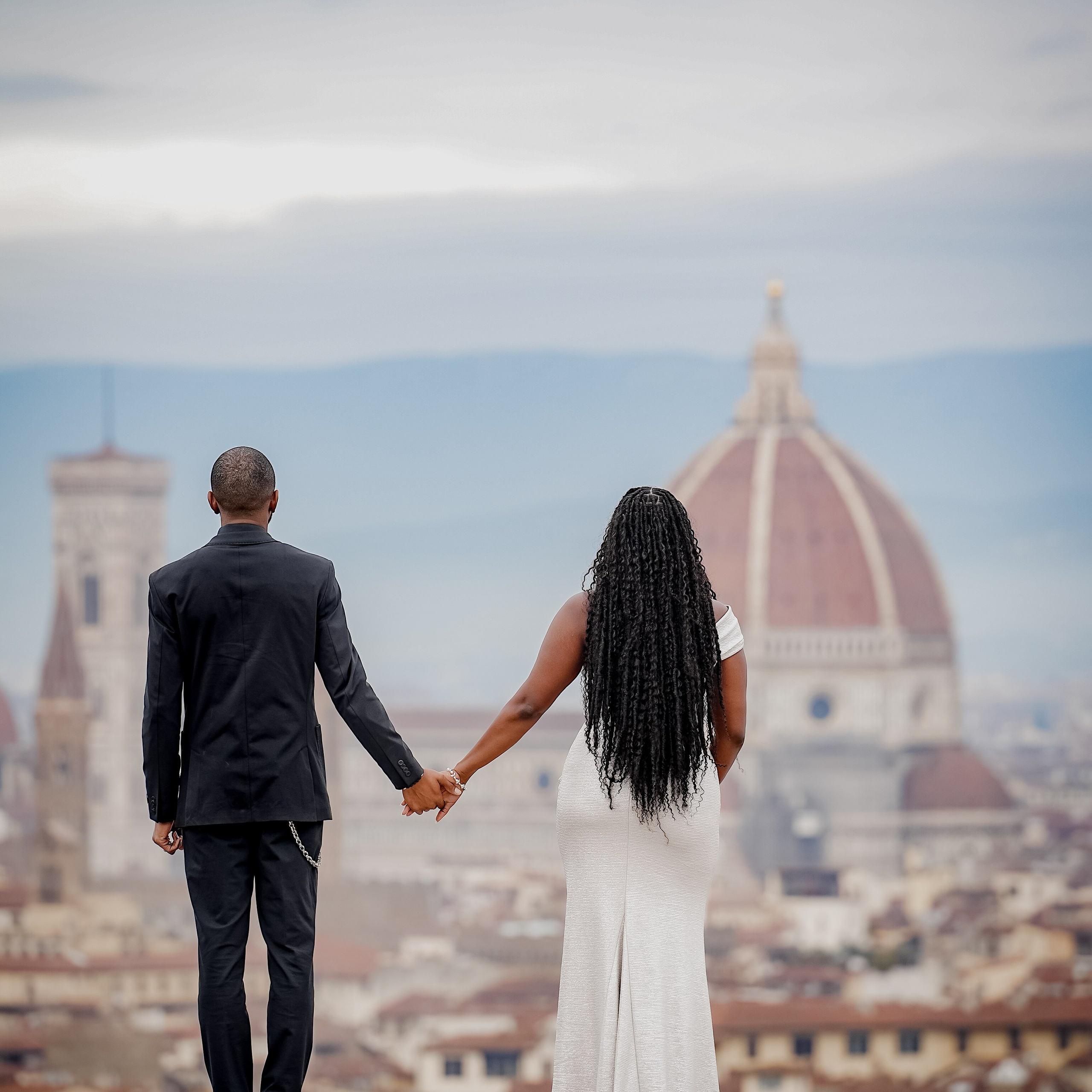 Classic Photoshoot Duomo & pz Michelangelo. Wedding Photographer in Italy