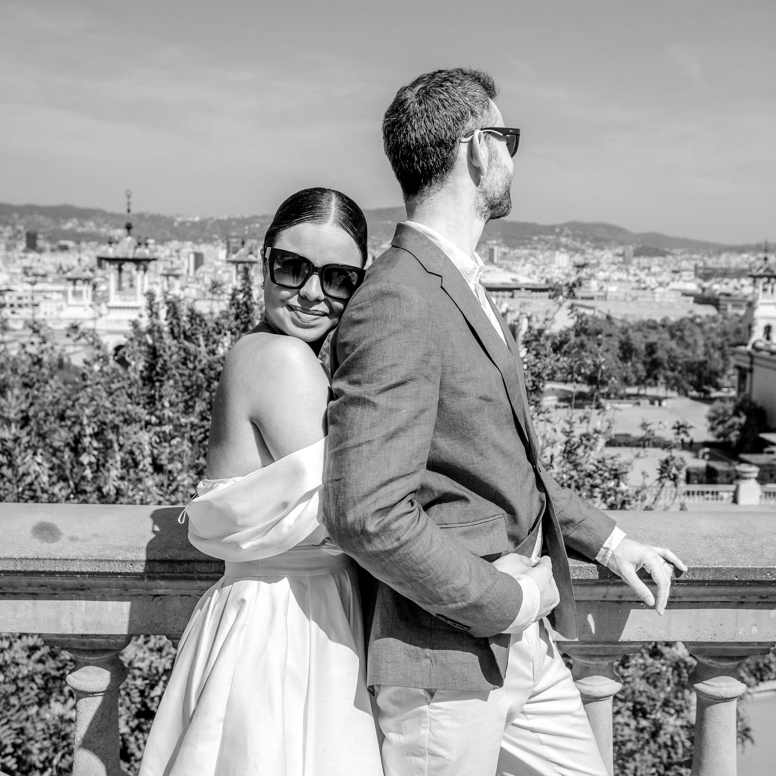 Romantic engagement shoot at Montjuïc gardens in Barcelona