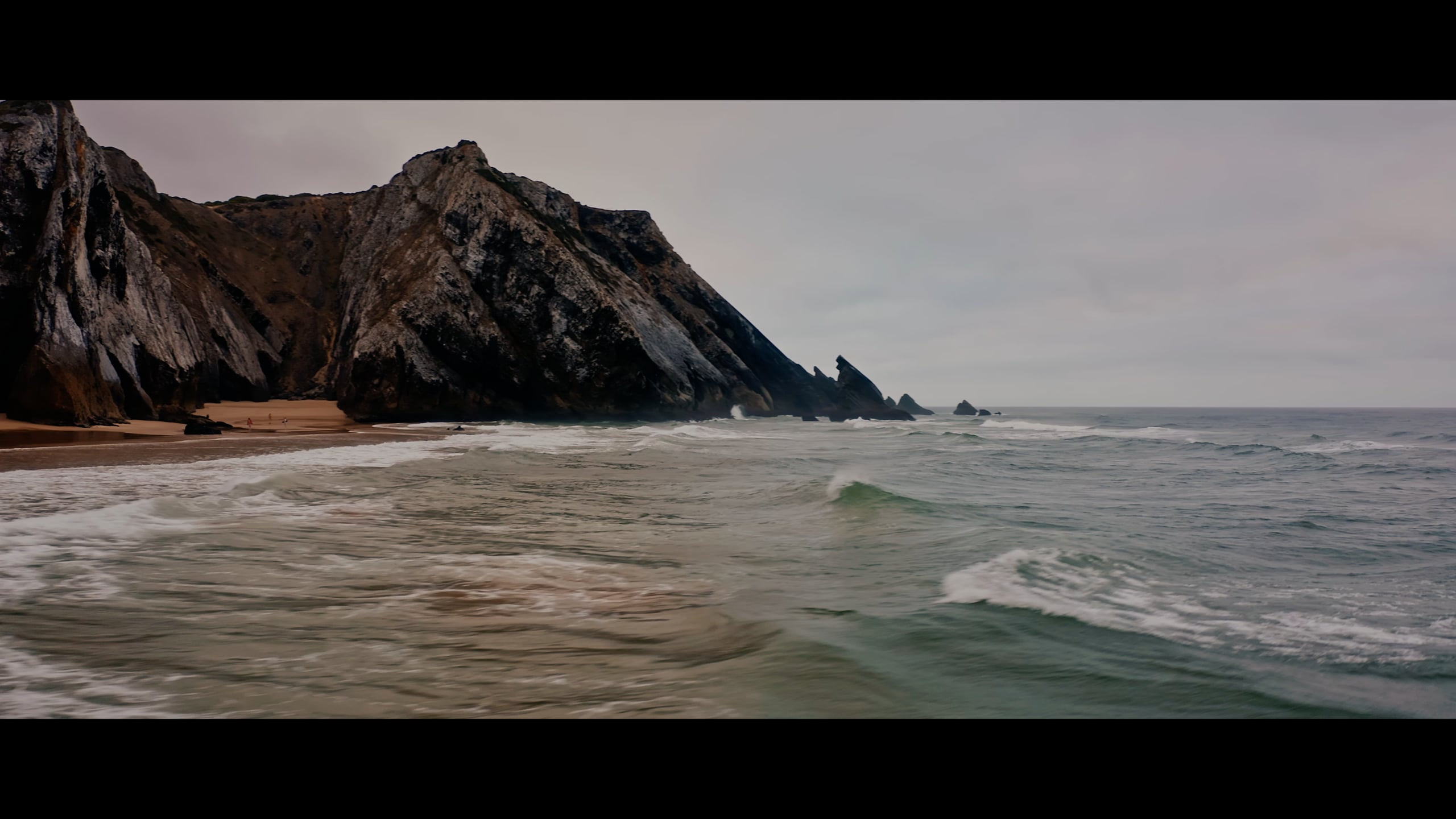Sessão Maternidade em Praia da Adraga. Luxury Wedding Photography & Cinematic Films | Portugal & Destination Weddings | Ricardo & Mary Pictures