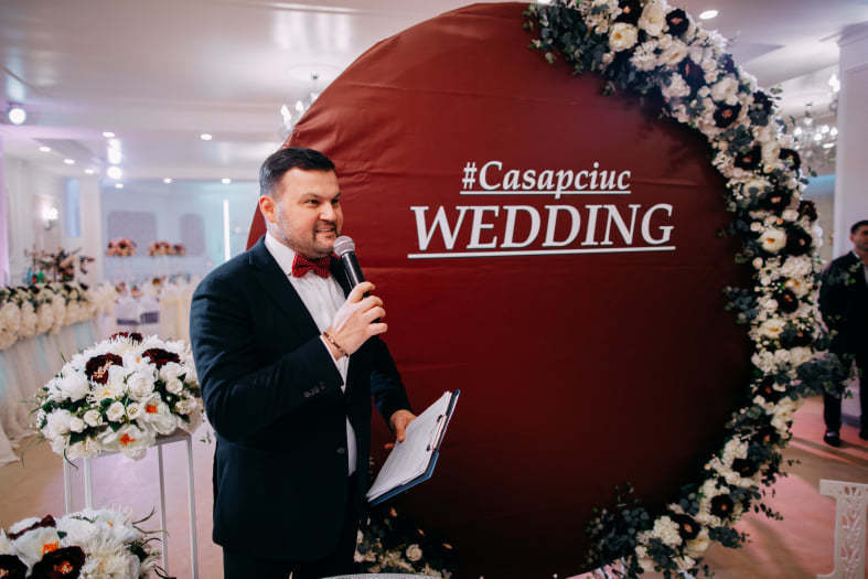 Ведущий на свадьбу Комо