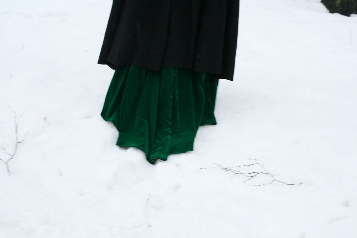 Luda and the apples of old winter. Victoria Dini. Art photography in London / Folkestone, UK