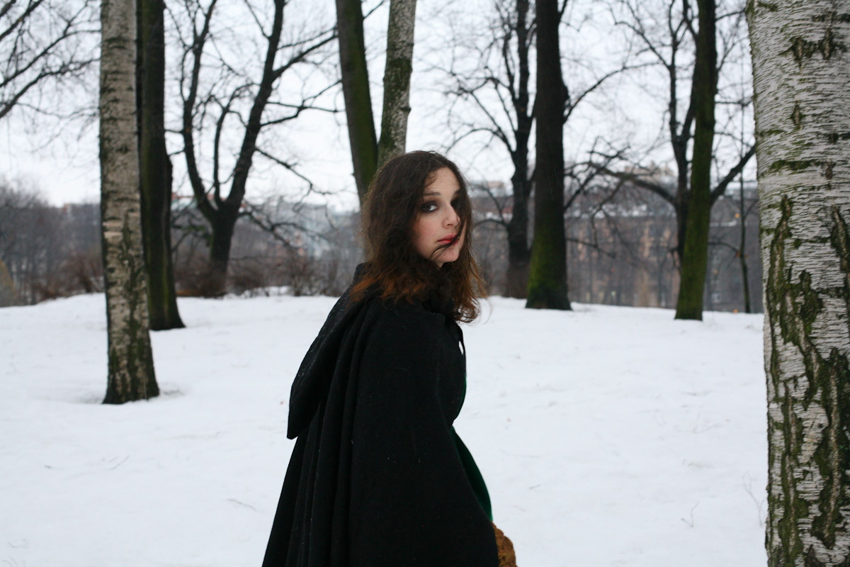 Luda and the apples of old winter. Victoria Dini. Art photography in London / Folkestone, UK