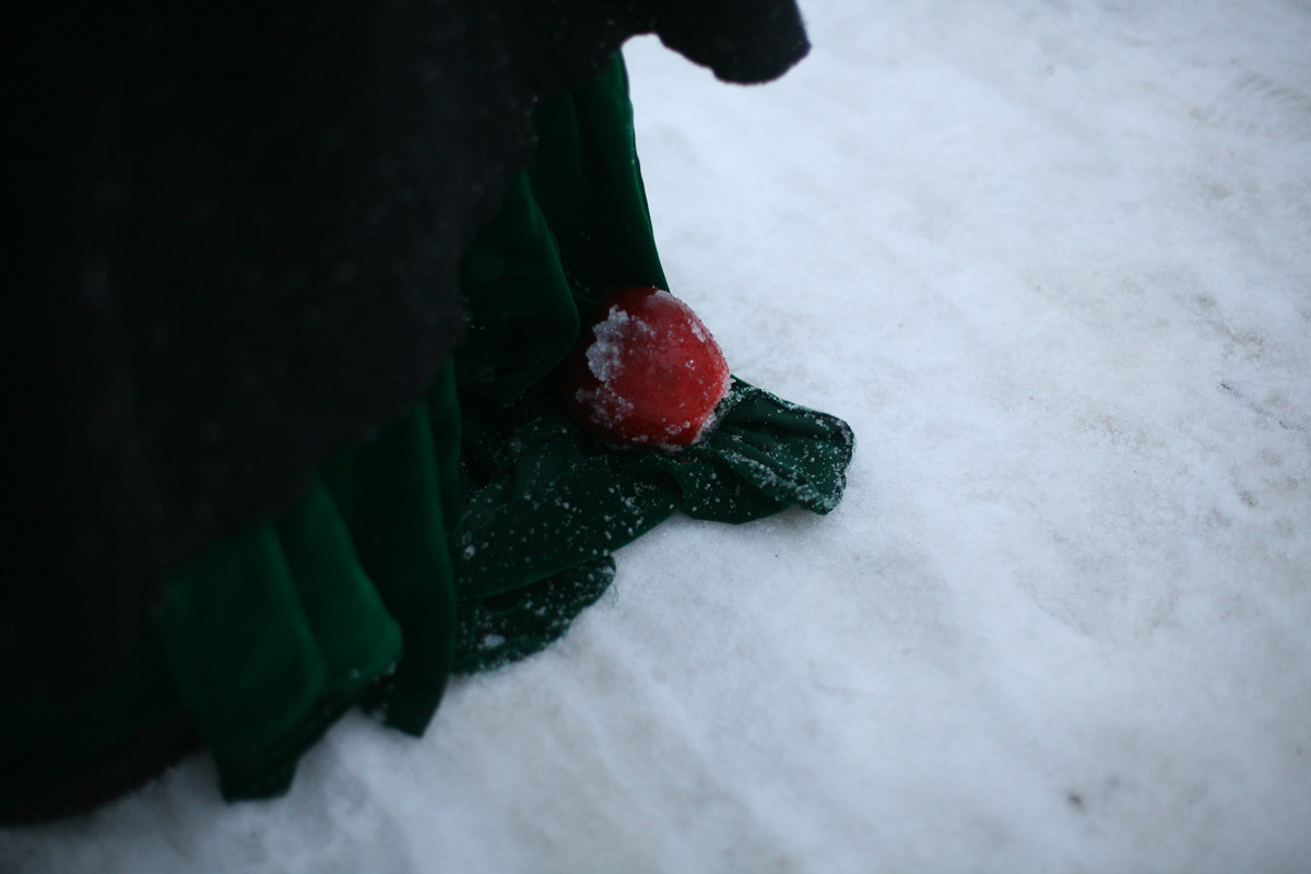 Luda and the apples of old winter. Victoria Dini. Art photography in London / Folkestone, UK