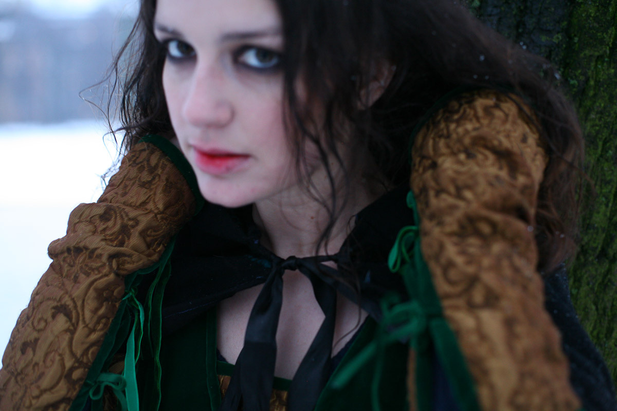 Luda and the apples of old winter. Victoria Dini. Art photography in London / Folkestone, UK