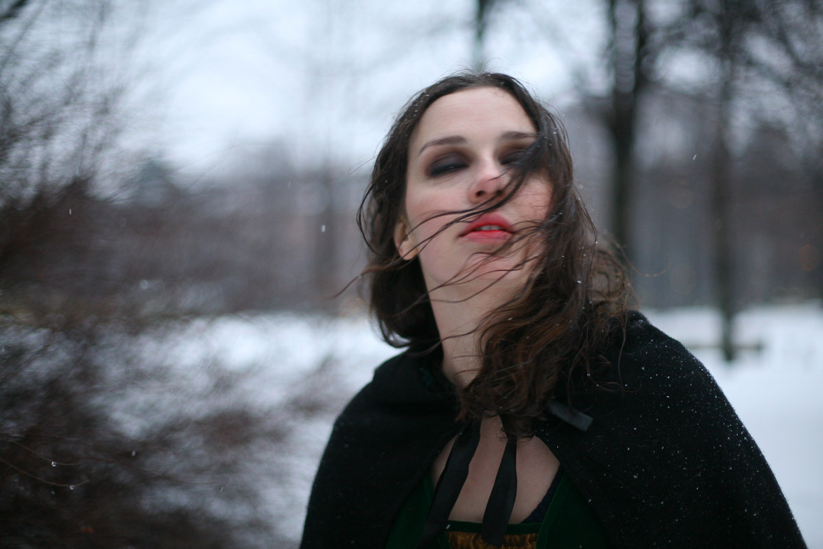 Luda and the apples of old winter. Victoria Dini. Art photography in London / Folkestone, UK