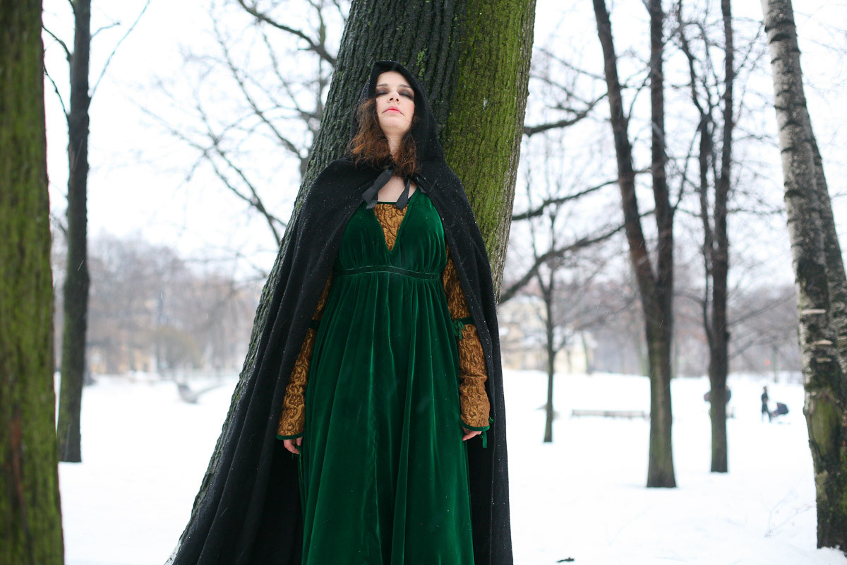 Luda and the apples of old winter. Victoria Dini. Art photography in London / Folkestone, UK