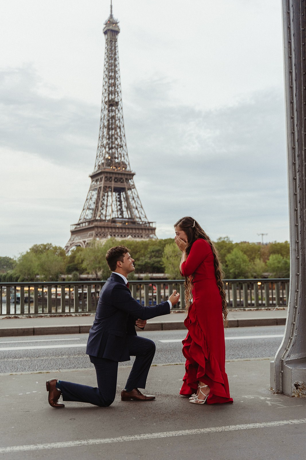 Proposal photo-shoot. Photographer in Paris Yulia Shkadina | Couples, engagement, pre-wedding, individual photo-shoots in Paris at the best locations