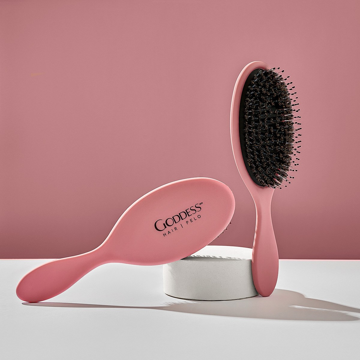 Foto profesional de comercio electrónico de un par de zapatillas para correr