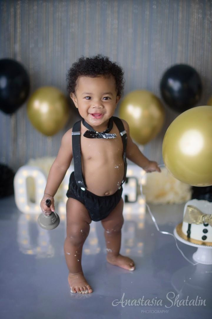 Mr Onederful cake smash 1st birthday photography Rocklin. Family photographer in Roseville, Rocklin, Folsom, Sacramento
