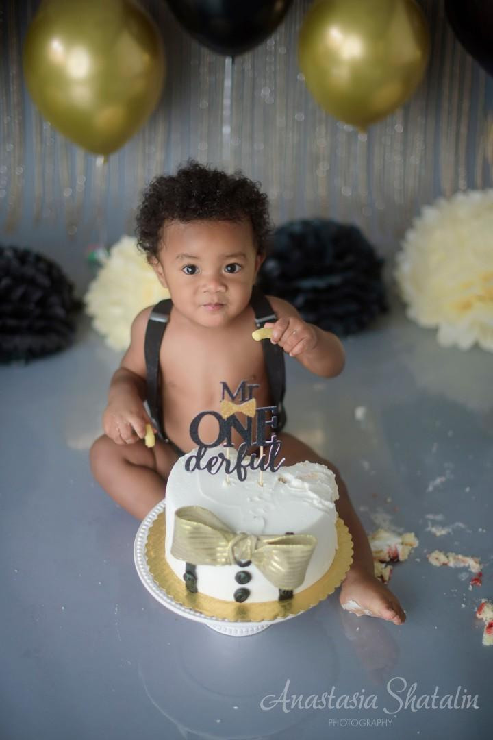 Mr Onederful cake smash 1st birthday photography Rocklin. Family photographer in Roseville, Rocklin, Folsom, Sacramento