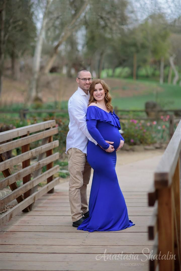 Maternity outdoor photography Carmichael, Fair oaks, Ranco Cordova. Family photographer in Roseville, Rocklin, Folsom, Sacramento