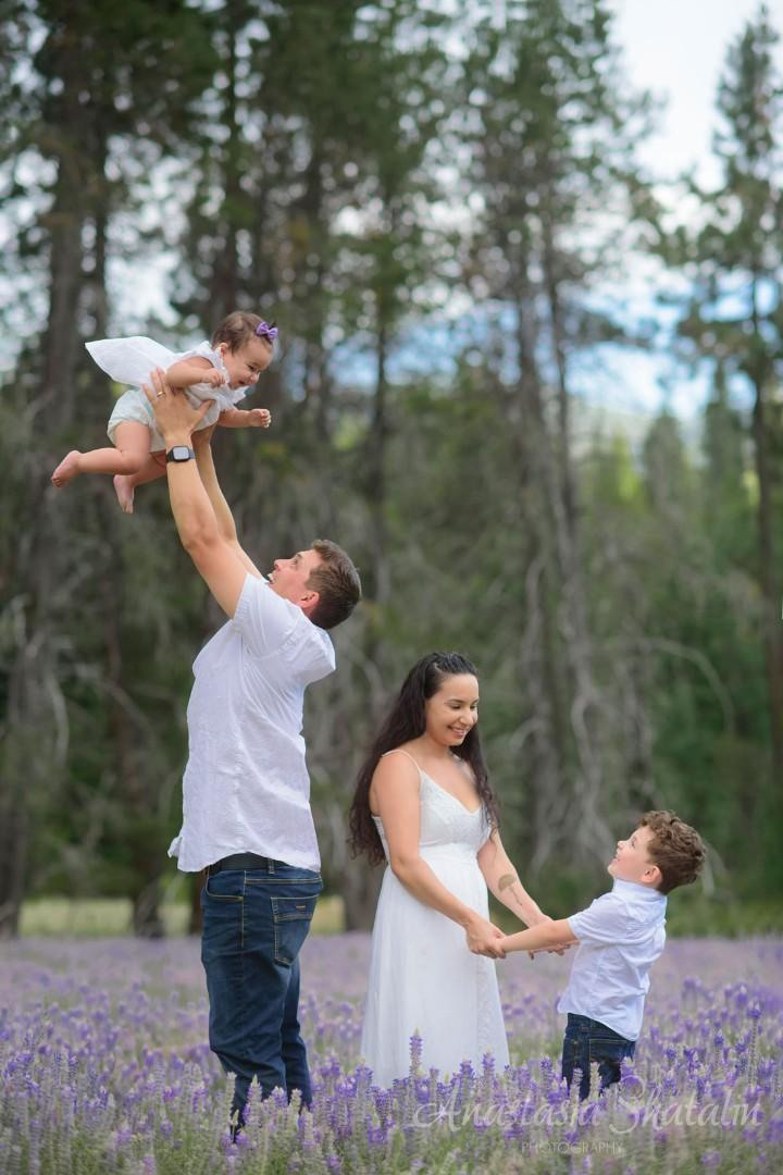 Family outdoor portraits lake Tahoe. Family photographer in Roseville, Rocklin, Folsom, Sacramento
