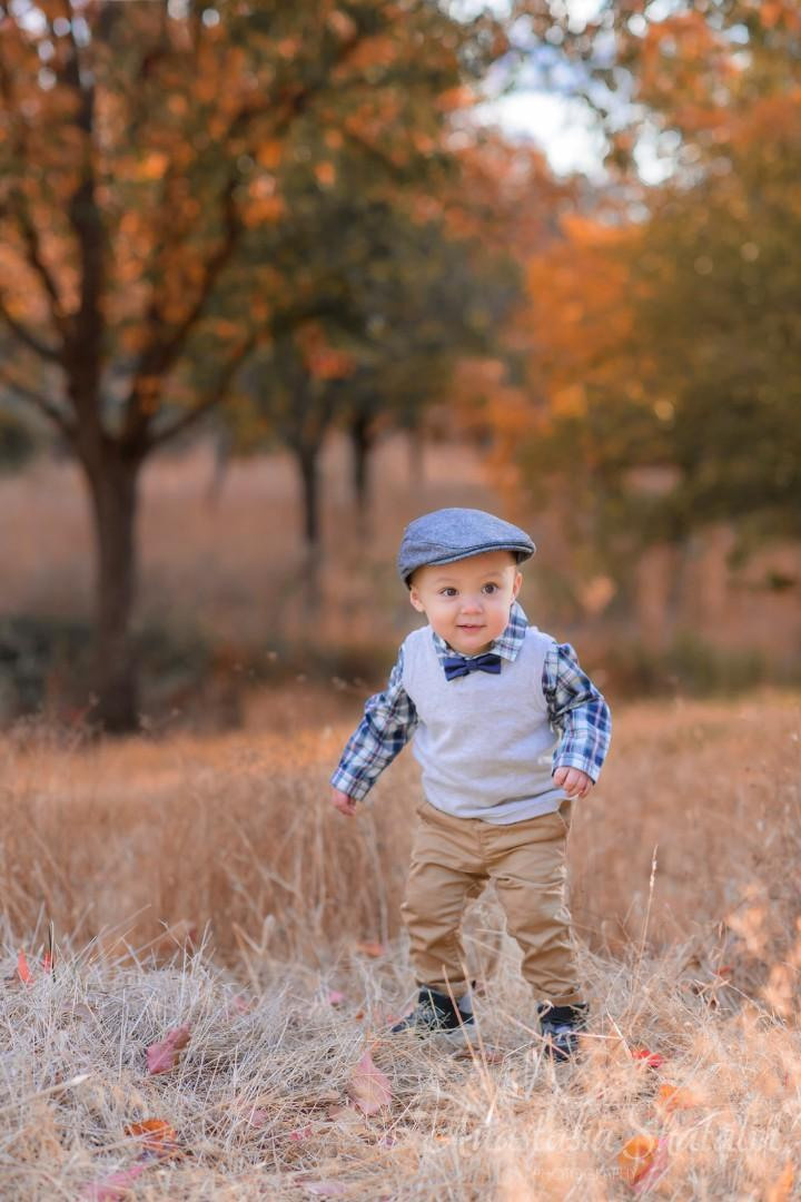 Outdoor fall family photographer Rocklin, CA. Family photographer in Roseville, Rocklin, Folsom, Sacramento