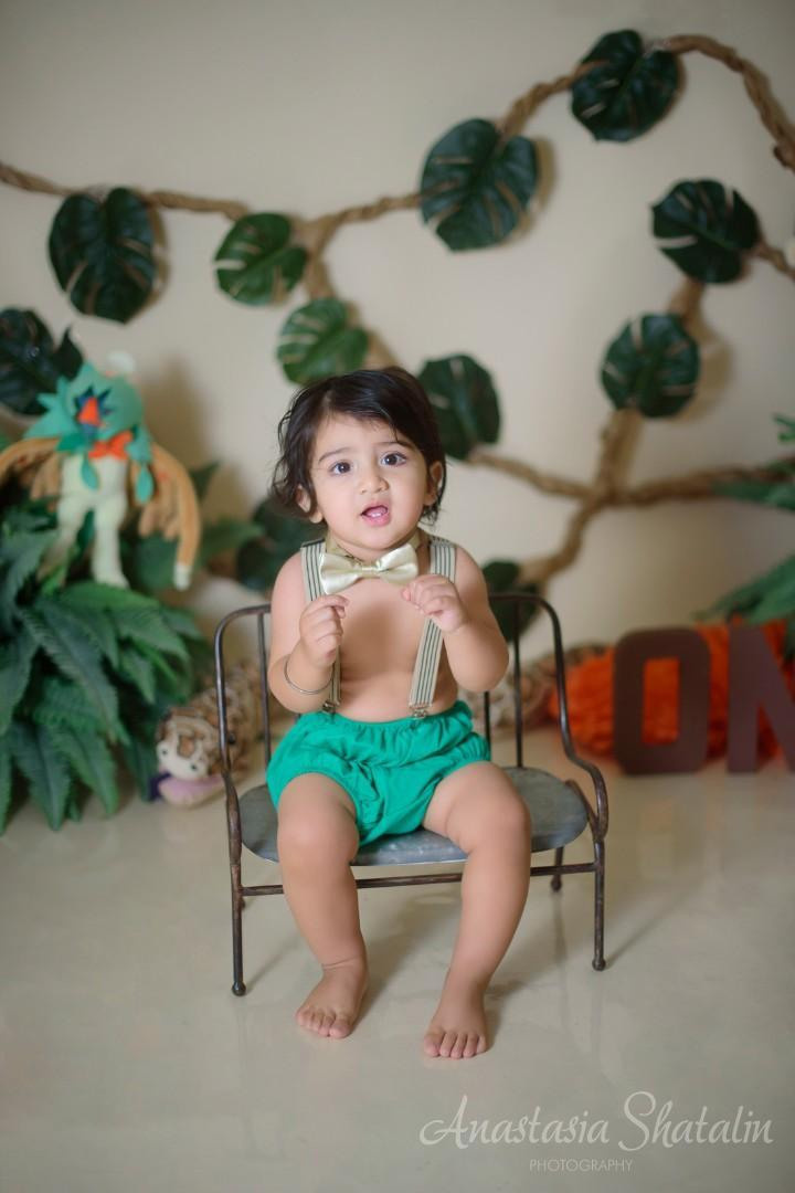 Jungle themed cake smash first birthday photography, Roseville, CA. Family photographer in Roseville, Rocklin, Folsom, Sacramento