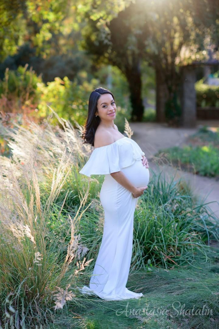 Pregnancy family photoshoot in Sacramento. Family photographer in Roseville, Rocklin, Folsom, Sacramento