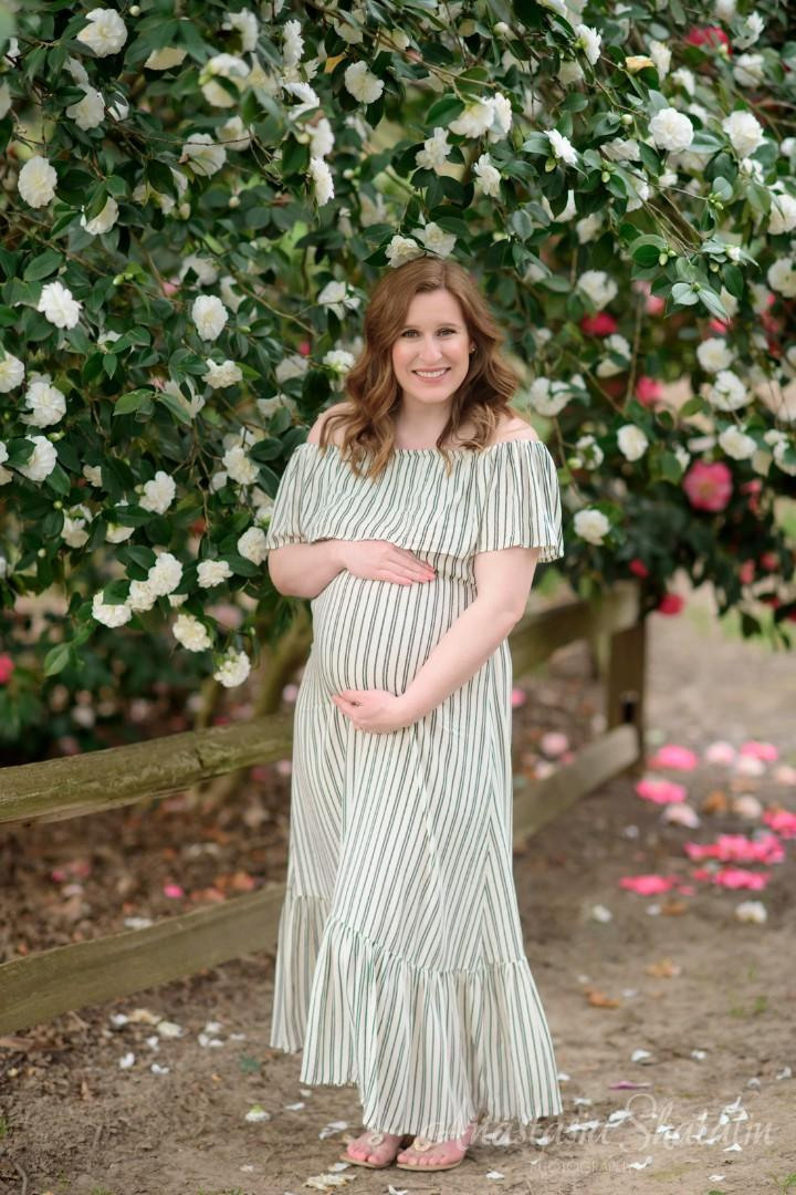 Maternity outdoor photography Carmichael, Fair oaks, Ranco Cordova. Family photographer in Roseville, Rocklin, Folsom, Sacramento