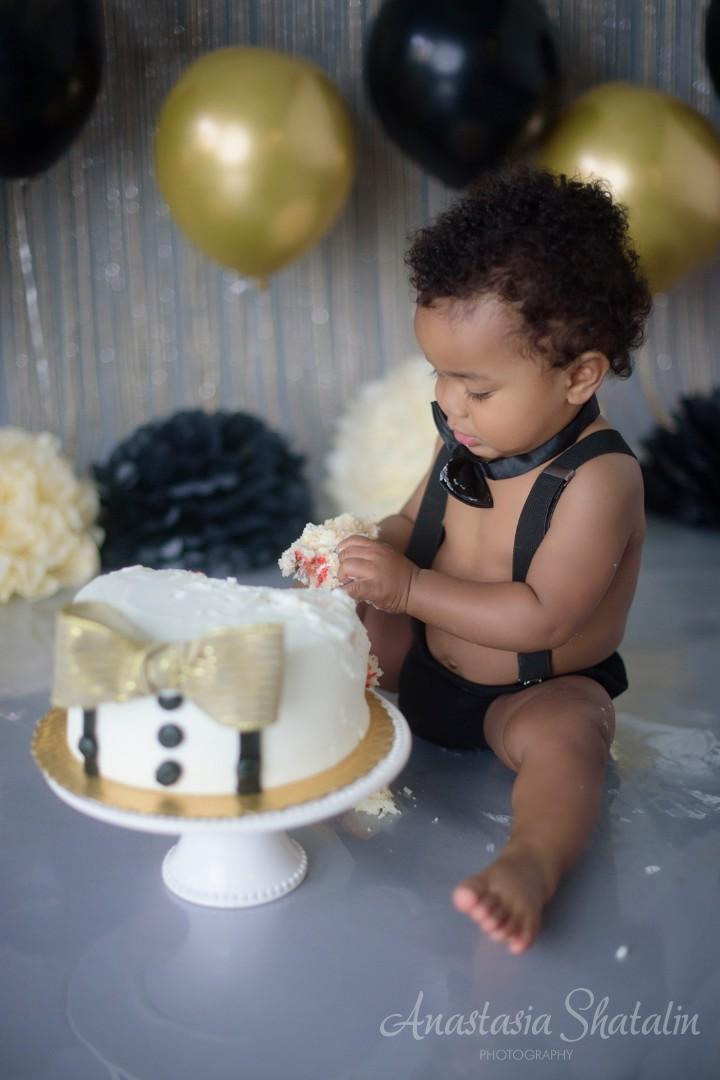 Mr Onederful cake smash 1st birthday photography Rocklin. Family photographer in Roseville, Rocklin, Folsom, Sacramento