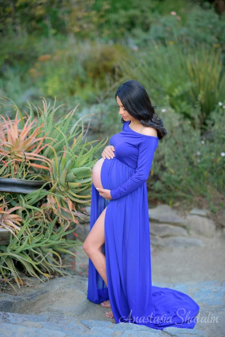 Pregnancy family photoshoot in Sacramento. Family photographer in Roseville, Rocklin, Folsom, Sacramento