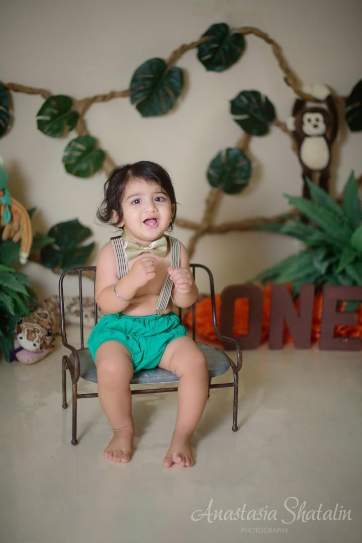 Jungle themed cake smash first birthday photography, Roseville, CA. Family photographer in Roseville, Rocklin, Folsom, Sacramento