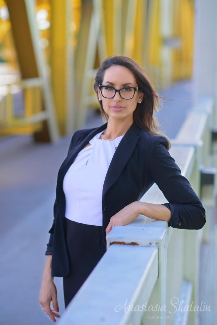 Business headshot photographer Rocklin, Sacramento, Roseville. Family photographer in Roseville, Rocklin, Folsom, Sacramento
