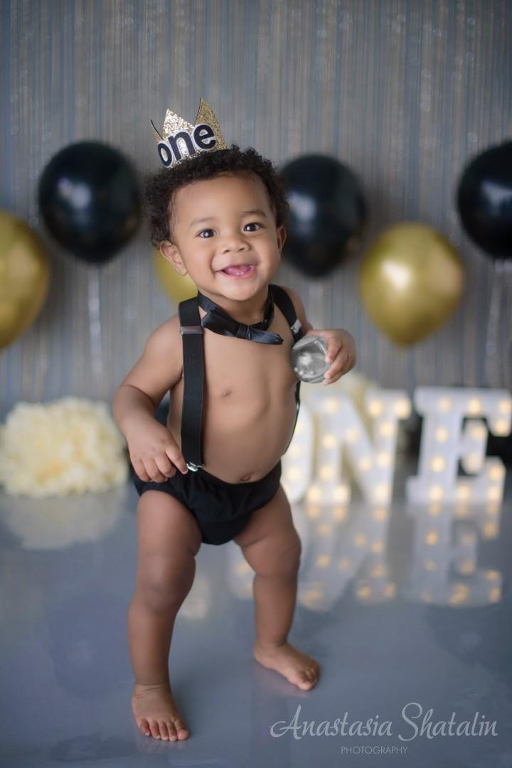 Mr Onederful cake smash 1st birthday photography Rocklin. Family photographer in Roseville, Rocklin, Folsom, Sacramento