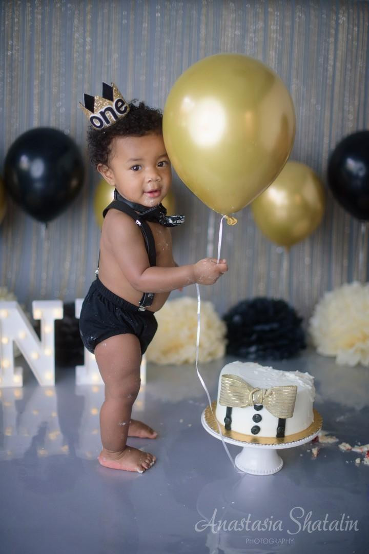 Mr Onederful cake smash 1st birthday photography Rocklin. Family photographer in Roseville, Rocklin, Folsom, Sacramento