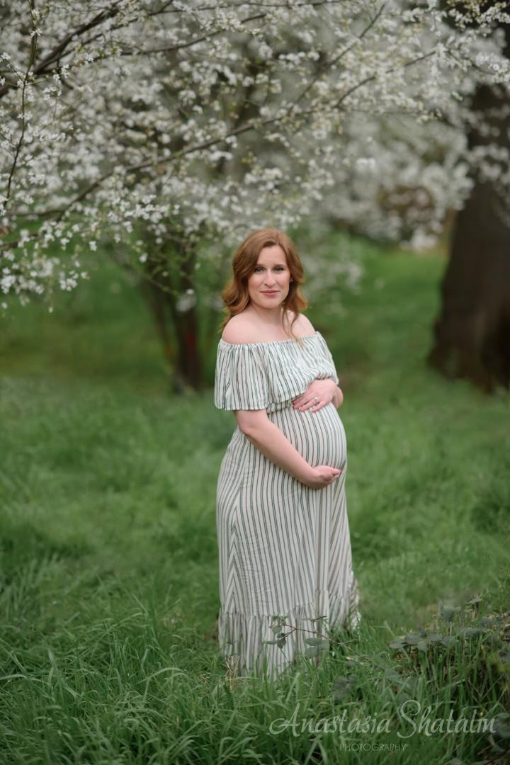 Maternity outdoor photography Carmichael, Fair oaks, Ranco Cordova. Family photographer in Roseville, Rocklin, Folsom, Sacramento