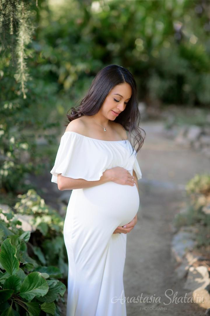 Pregnancy family photoshoot in Sacramento. Family photographer in Roseville, Rocklin, Folsom, Sacramento