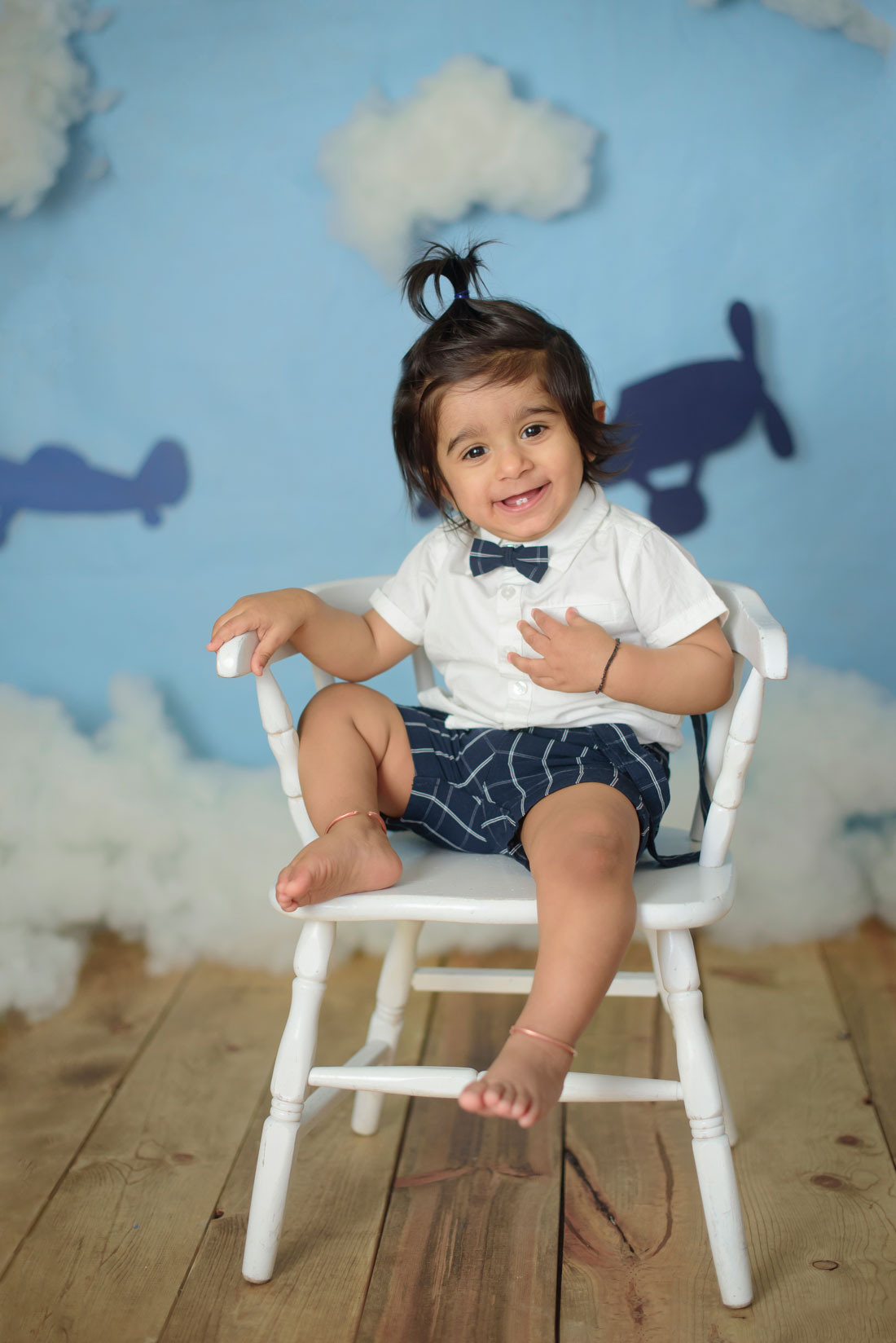 Vintage airplane cake smash session created by Rocklin photographer. Family photographer in Roseville, Rocklin, Folsom, Sacramento