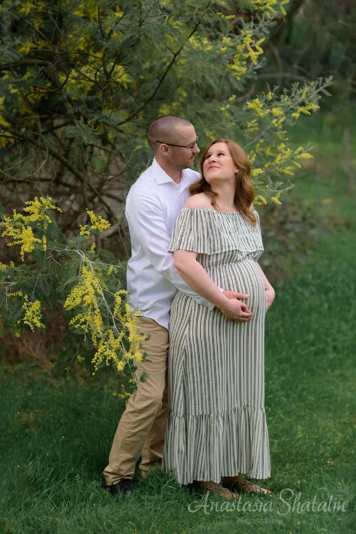 Maternity outdoor photography Carmichael, Fair oaks, Ranco Cordova. Family photographer in Roseville, Rocklin, Folsom, Sacramento