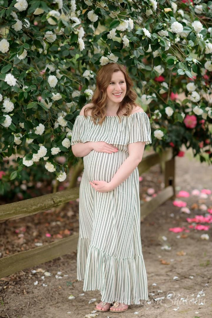 Maternity outdoor photography Carmichael, Fair oaks, Ranco Cordova. Family photographer in Roseville, Rocklin, Folsom, Sacramento