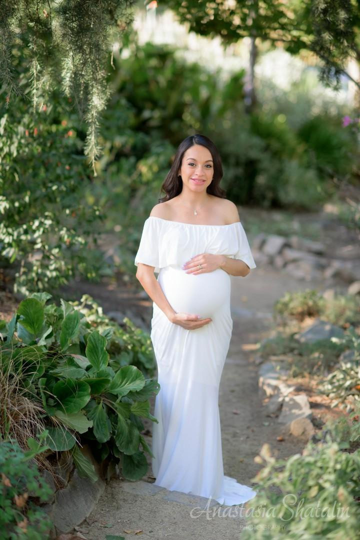 Pregnancy family photoshoot in Sacramento. Family photographer in Roseville, Rocklin, Folsom, Sacramento