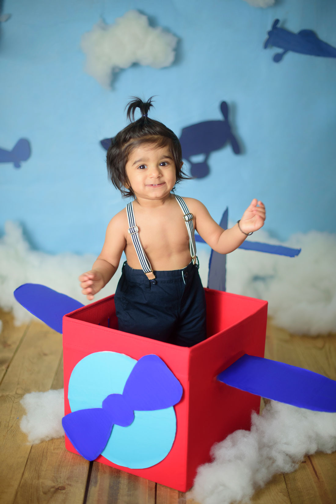 Vintage airplane cake smash session created by Rocklin photographer. Family photographer in Roseville, Rocklin, Folsom, Sacramento