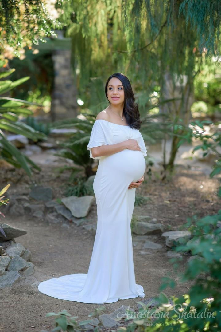 Pregnancy family photoshoot in Sacramento. Family photographer in Roseville, Rocklin, Folsom, Sacramento