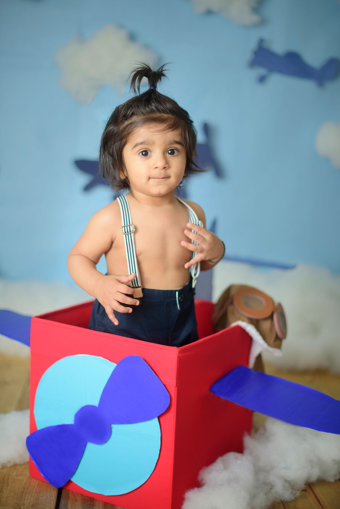 Vintage airplane cake smash session created by Rocklin photographer. Family photographer in Roseville, Rocklin, Folsom, Sacramento