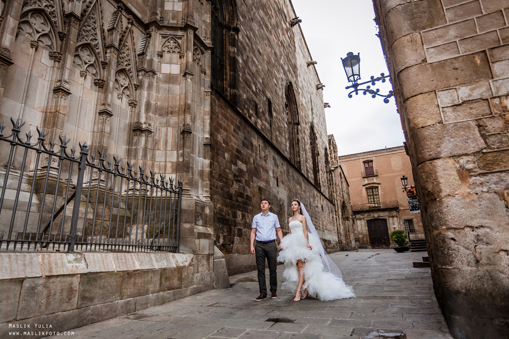 Sesión de fotos de boda en el puerto de Barcelona. Fotógrafo en Barcelona Maslik Yulia