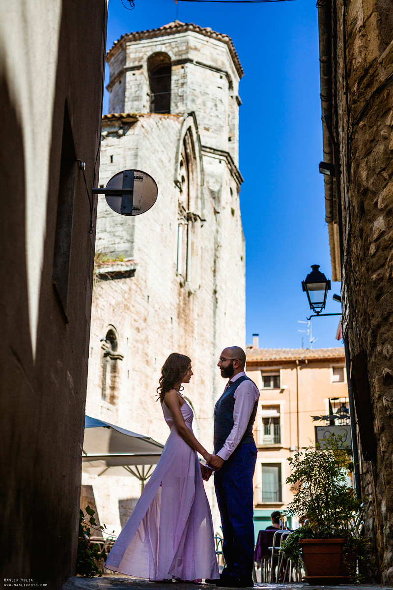 Photosession in the fabulous Besalu. Photographer in Barcelona Spain Maslik Yulia