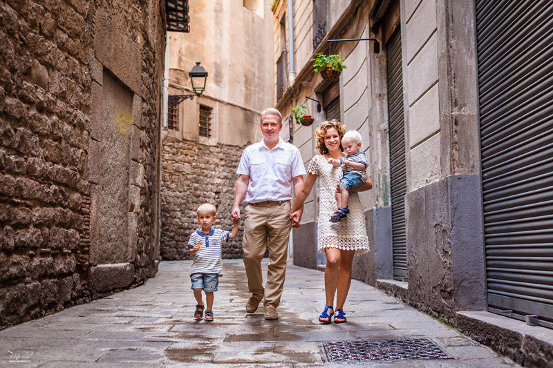 Rodzinna sesja zdjęciowa w Barcelonie. Fotograf w Barcelonie Hiszpanii Maslik Yulia