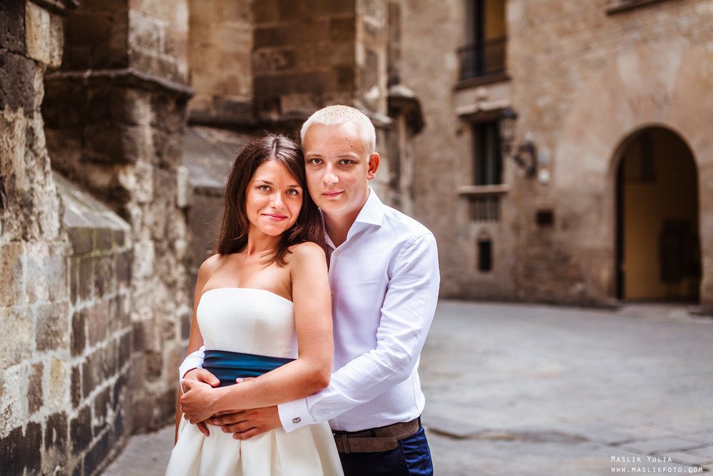 Elegante paseo fotográfico de boda. Fotógrafo en Barcelona Maslik Yulia